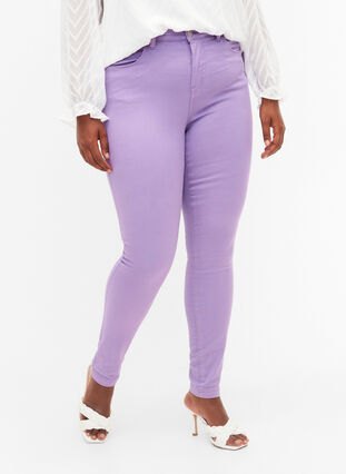 Højtaljede Amy jeans med super slim fit, Chalk Violet, Model image number 2