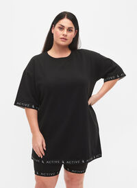 Lang sweatshirt med 1/2 ærmer, Black, Model