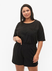 Ensfarvede sweatshorts med lommer, Black, Model