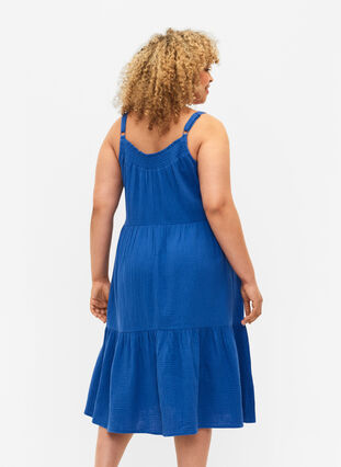 Ensfarvet stropkjole i bomuld, Victoria blue, Model image number 1
