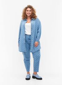 Mille mom fit jeans med print, Light blue denim, Model