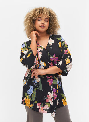Blomstret kimono i viskose, Big Flower AOP, Model image number 0