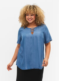 Kortærmet bluse i lyocell (TENCEL™), Blue denim, Model
