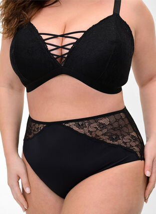Højtaljet trusse med blonder, Black, Model image number 2