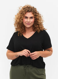 Viskose t-shirt med rib og v-hals, Black, Model