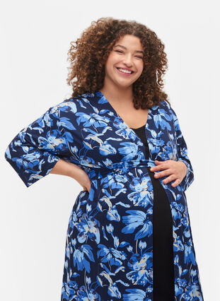 Blomstret graviditets kimono med 3/4 ærmer, Blue Flower Print, Model image number 2