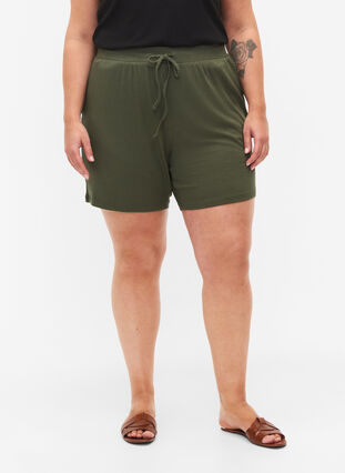 Løstsiddende viskose shorts med rib, Thyme, Model image number 2