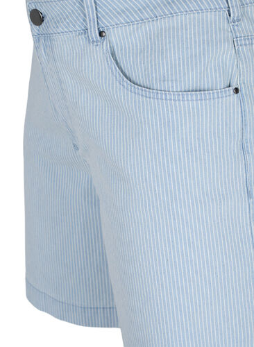 Denimshort i et stribet mønster, Light Blue Stripe, Packshot image number 2
