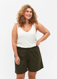 Løse shorts i bomuldsmix med hør, Forest Night, Model