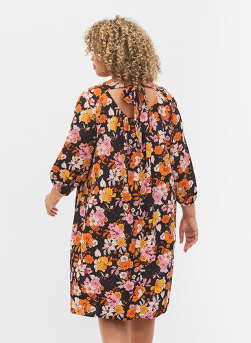 Blomstret viskose kjole med 3/4 ærmer, Black Flower AOP, Model image number 1