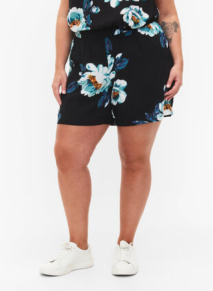 Løstsiddende shorts i viskose, Black Big Flower, Model image number 2
