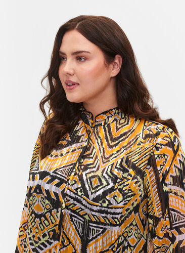 Printet midikjole med knapper, Yellow Aztec AOP, Model image number 2