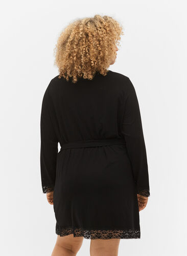 Morgenkåbe i viskose med blonder, Black, Model image number 1