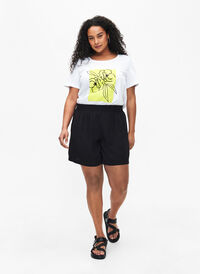 Løstsiddende shorts i viskose, Black, Model