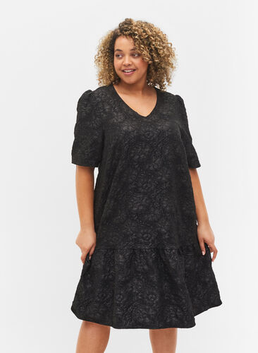 Kortærmet kjole med v-hals og blomstret struktur, Black, Model image number 0