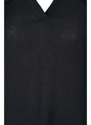 Viskosebluse med 3/4 ærmer og blondedetalje , Black, Packshot image number 2