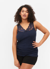 Ribbet nat top med blonder, Navy Blazer, Model