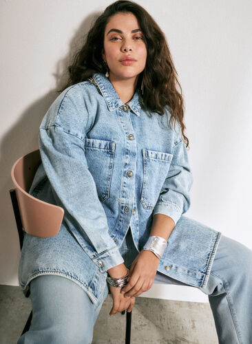 Løstsiddende denimjakke med knapper, Light blue denim, Image image number 0