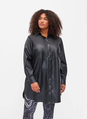 Lang skjorte i imiteret læder, Black, Model image number 0