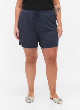 Løstsiddende viskose shorts med rib, Umbre Blue, Model image number 2