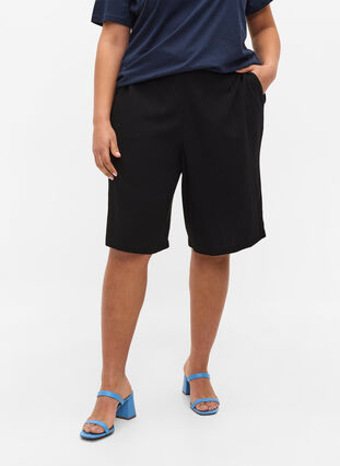 Viskose bermuda shorts med lommer, Black, Model image number 1