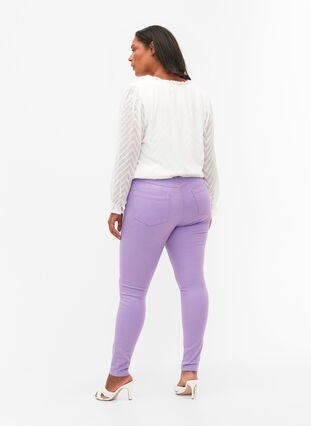 Højtaljede Amy jeans med super slim fit, Chalk Violet, Model image number 1