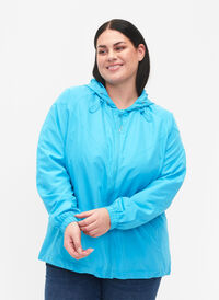Kort jakke med hætte og justerbar bund, River Blue, Model
