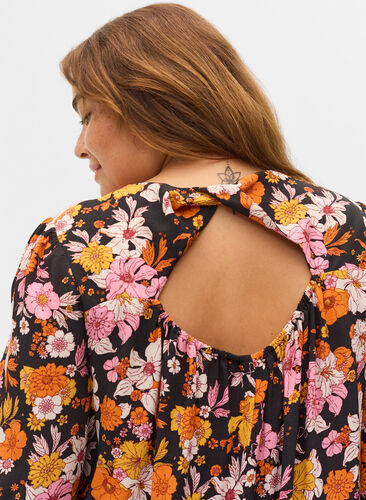 Blomstret viskose bluse med rygdetalje , Black Flower AOP, Model image number 2