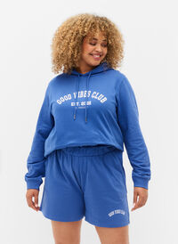 Sweatshorts med lommer, Dazzling Blue, Model