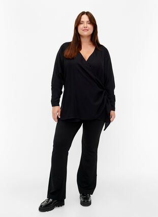 Langærmet bluse i viskose med wrap-look, Black, Model image number 2