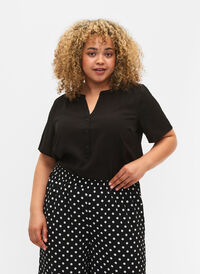 Bluse med korte ærmer og v-udskæring , Black, Model